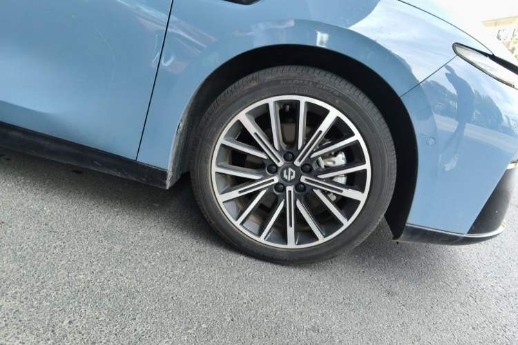 Used Leapmotor B01 2025 550 LiDAR Edition Right Front Wheel Hub