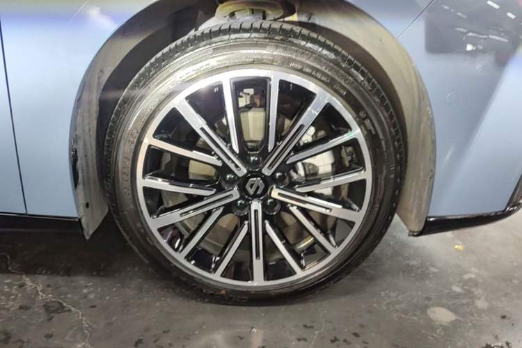 Used Leapmotor B01 2025 550 LiDAR Edition Right Front Wheel Hub