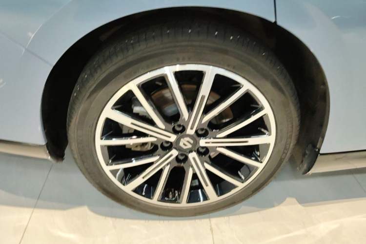 Used Leapmotor B01 2025 550 LiDAR Edition Right Rear Wheel Hub