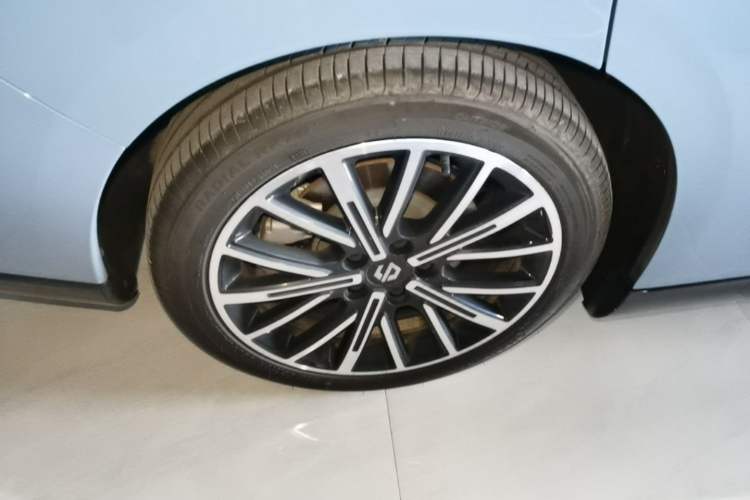 Used Leapmotor B01 2025 550 LiDAR Edition Right Rear Wheel Hub