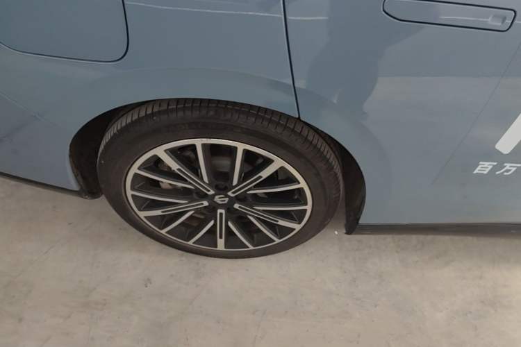 Used Leapmotor B01 2025 550 LiDAR Edition Right Rear Wheel Hub