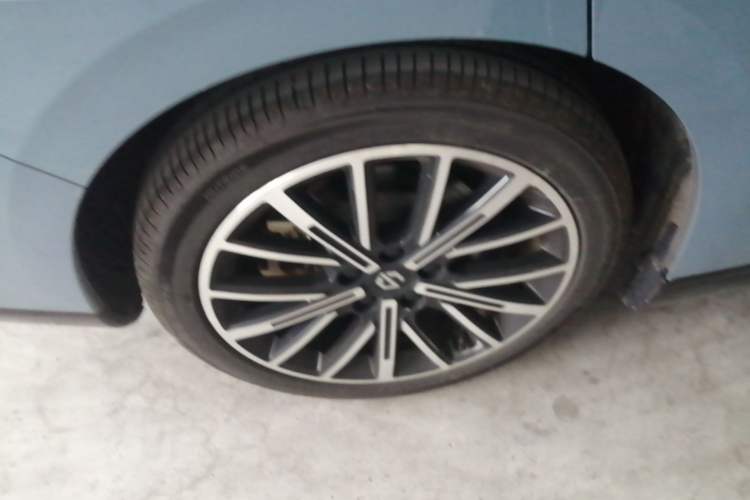 Used Leapmotor B01 2025 550 LiDAR Edition Right Rear Wheel Hub
