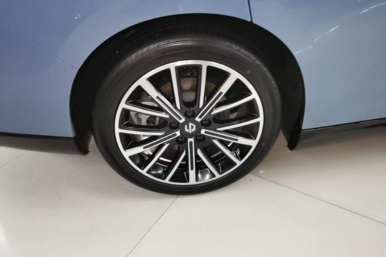 Used Leapmotor B01 2025 550 LiDAR Edition Right Rear Wheel Hub