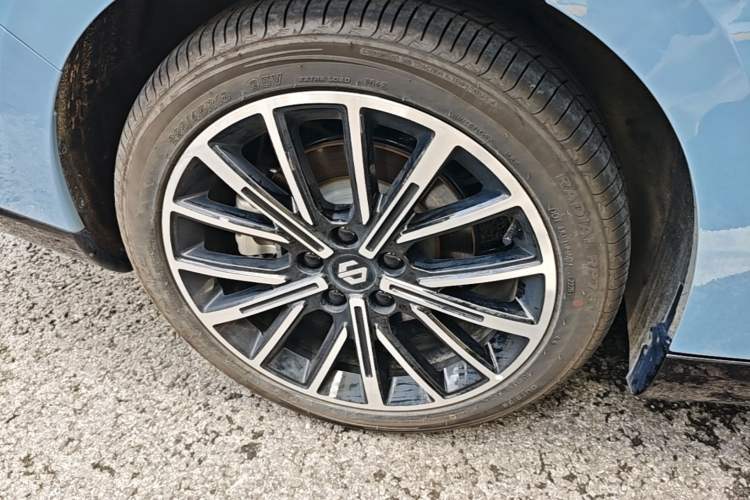 Used Leapmotor B01 2025 550 LiDAR Edition Right Rear Wheel Hub