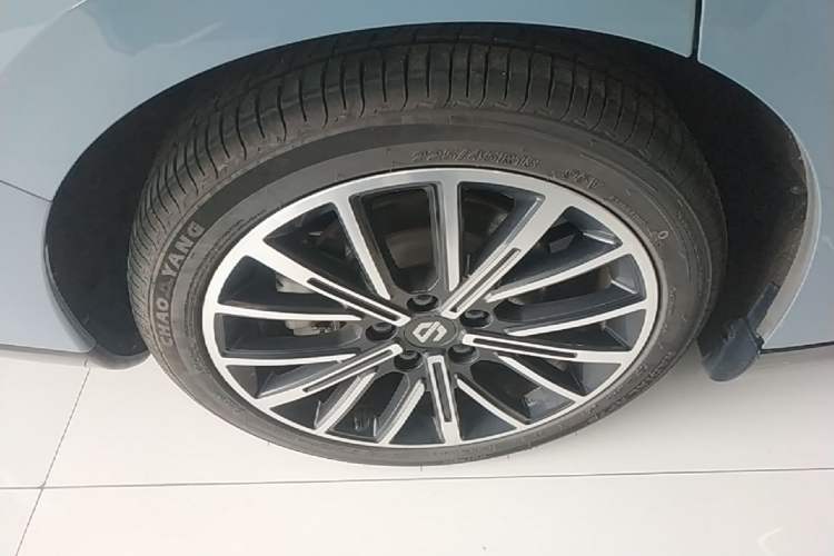 Used Leapmotor B01 2025 550 LiDAR Edition Right Rear Wheel Hub