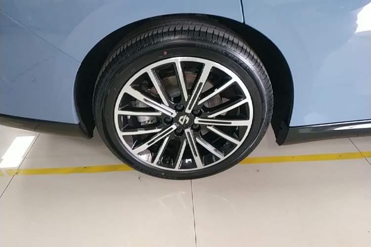 Used Leapmotor B01 2025 550 LiDAR Edition Right Rear Wheel Hub