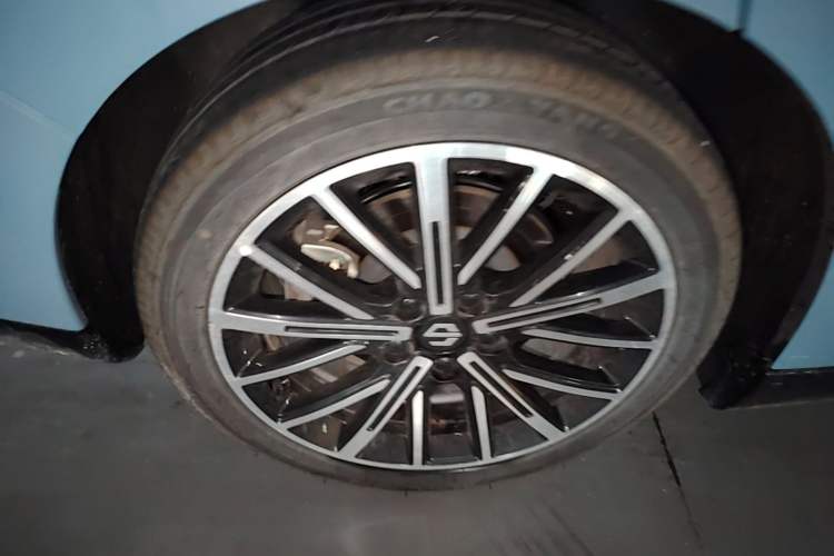 Used Leapmotor B01 2025 550 LiDAR Edition Right Rear Wheel Hub