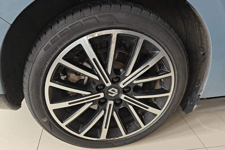 Used Leapmotor B01 2025 550 LiDAR Edition Right Rear Wheel Hub