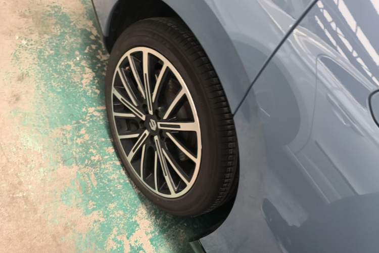Used Leapmotor B01 2025 550 LiDAR Edition Right Rear Wheel Hub
