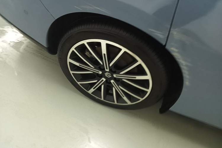 Used Leapmotor B01 2025 550 LiDAR Edition Right Rear Wheel Hub