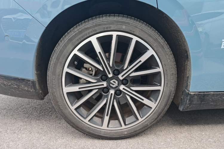 Used Leapmotor B01 2025 550 LiDAR Edition Right Rear Wheel Hub