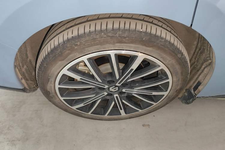 Used Leapmotor B01 2025 550 LiDAR Edition Right Rear Wheel Hub