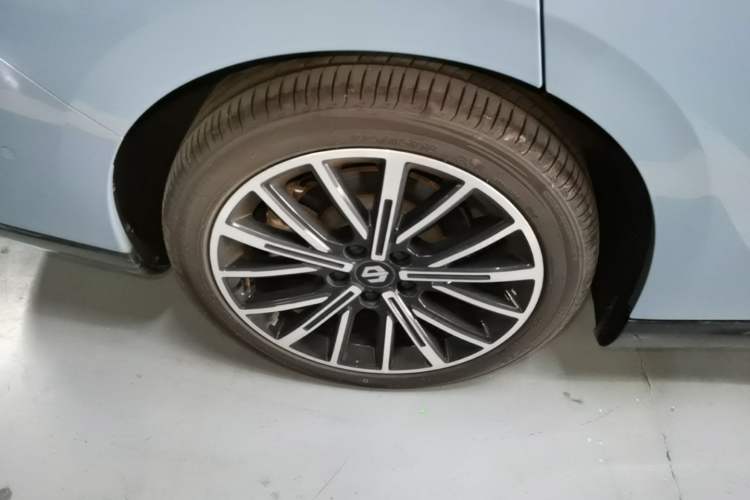Used Leapmotor B01 2025 550 LiDAR Edition Right Rear Wheel Hub