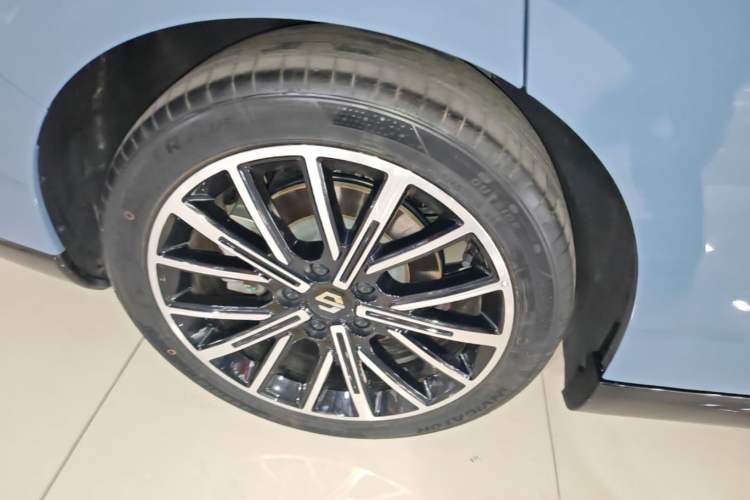 Used Leapmotor B01 2025 550 LiDAR Edition Right Rear Wheel Hub