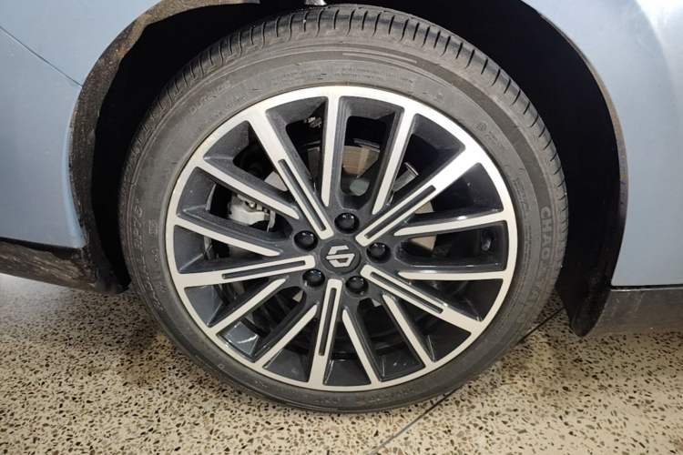 Used Leapmotor B01 2025 550 LiDAR Edition Right Rear Wheel Hub