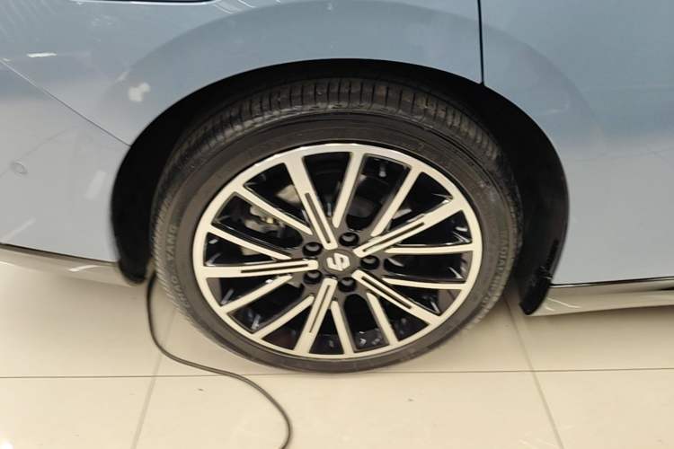 Used Leapmotor B01 2025 550 LiDAR Edition Right Rear Wheel Hub