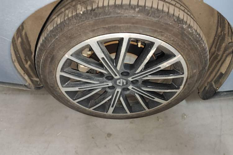 Used Leapmotor B01 2025 550 LiDAR Edition Right Rear Wheel Hub