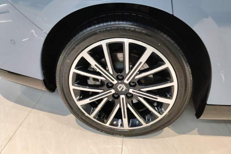 Used Leapmotor B01 2025 550 LiDAR Edition Right Rear Wheel Hub