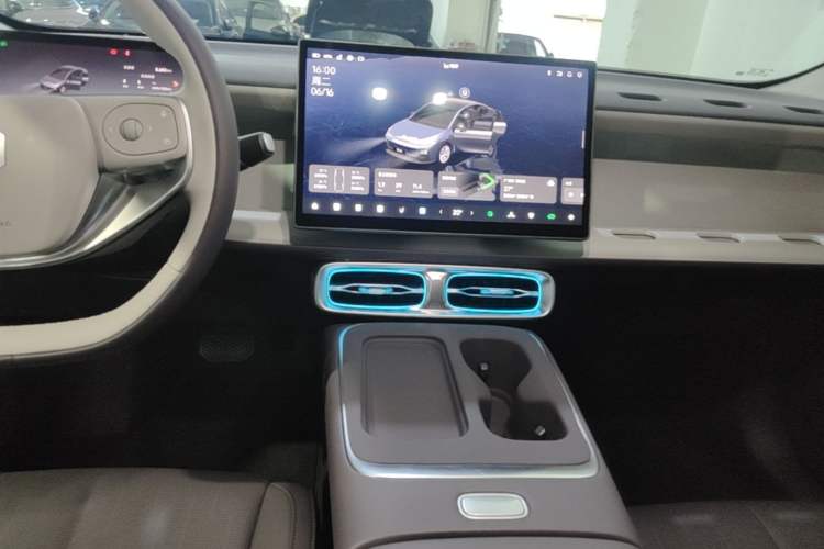 Used Leapmotor B01 2025 650 LiDAR Edition Audio And AC Panel