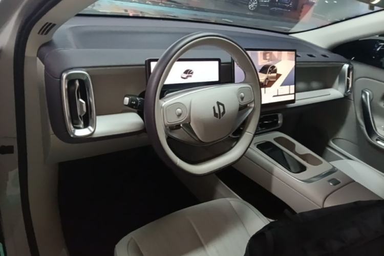 Used Leapmotor B01 2025 650 Enjoyment Edition Center Console
