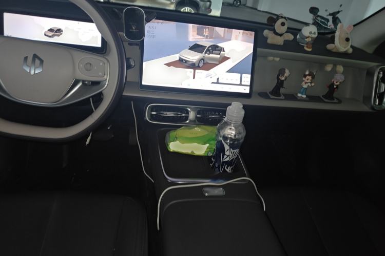 Used Leapmotor B01 2025 550 Smart Drive Edition Center Console
