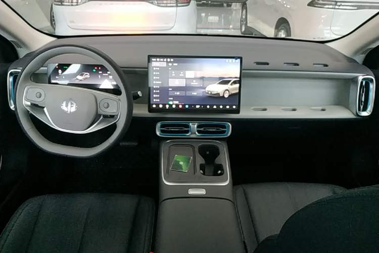 Used Leapmotor B01 2025 650 Enjoyment Edition Center Console