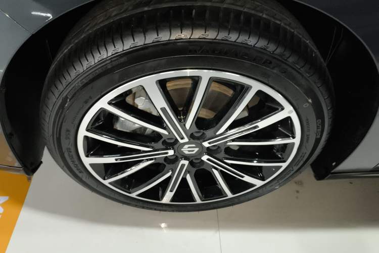 Used Leapmotor B01 2025 650 LiDAR Edition Left Front Wheel Hub