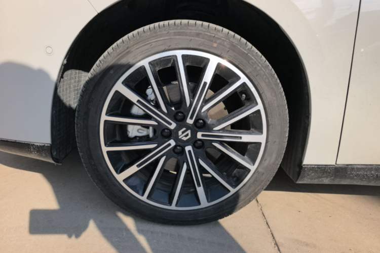 Used Leapmotor B01 2025 650 Enjoyment Edition Left Front Wheel Hub