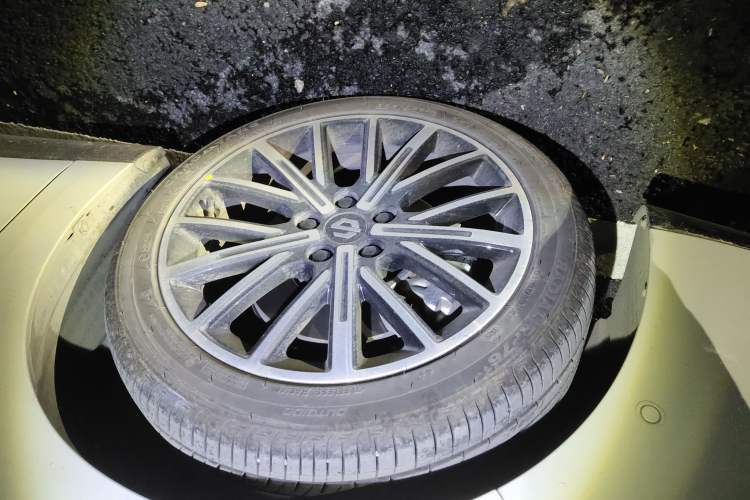 Used Leapmotor B01 2025 650 Enjoyment Edition Left Front Wheel Hub