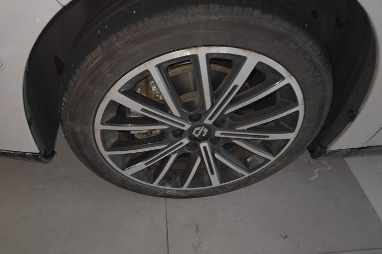 Used Leapmotor B01 2025 550 Smart Drive Edition Left Front Wheel Hub