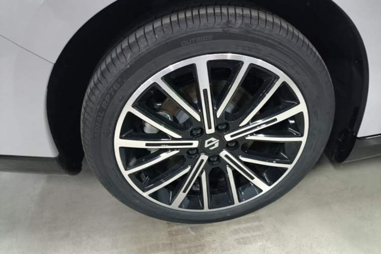 Used Leapmotor B01 2025 650 LiDAR Edition Right Rear Wheel Hub