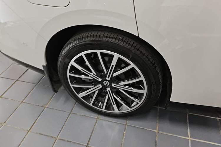 Used Leapmotor B01 2025 650 Enjoyment Edition Right Rear Wheel Hub
