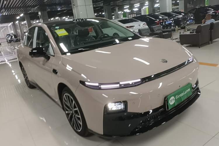 Used Leapmotor B01 2025 650 LiDAR Edition Front Right 45 Deg