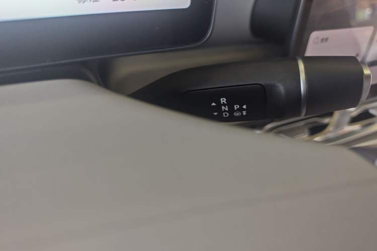 Used Leapmotor B01 2025 650 LiDAR Edition Gear Lever