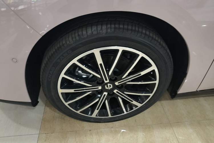 Used Leapmotor B01 2025 650 LiDAR Edition Left Front Wheel Hub