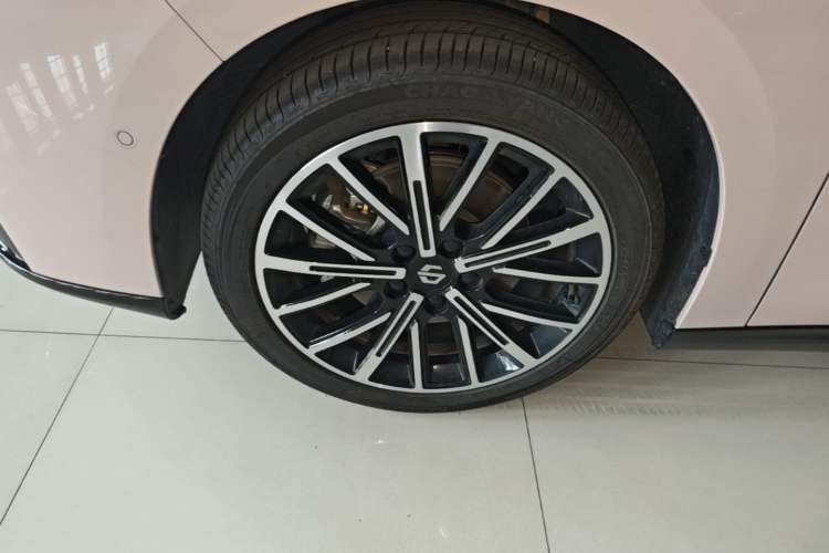Used Leapmotor B01 2025 650 Enjoyment Edition Left Front Wheel Hub
