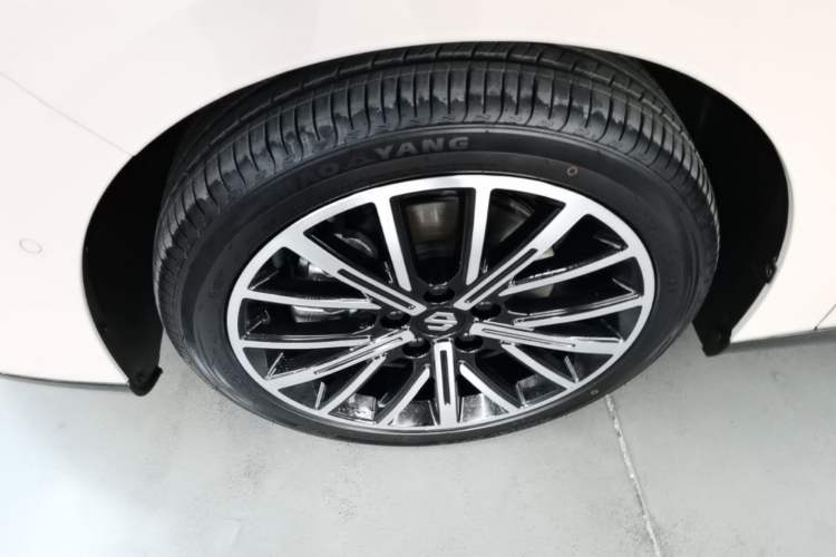 Used Leapmotor B01 2025 650 LiDAR Edition Left Front Wheel Hub