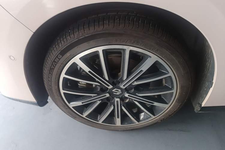 Used Leapmotor B01 2025 650 Enjoyment Edition Left Front Wheel Hub