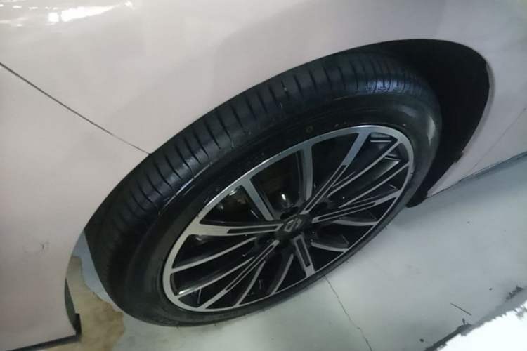 Used Leapmotor B01 2025 550 LiDAR Edition Left Front Wheel Hub