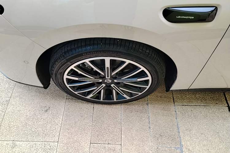 Used Leapmotor B01 2025 650 Enjoyment Edition Left Front Wheel Hub