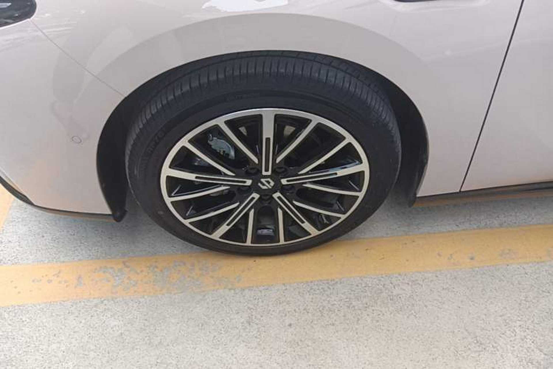 Used Leapmotor B01 2025 650 LiDAR Edition Left Front Wheel Hub