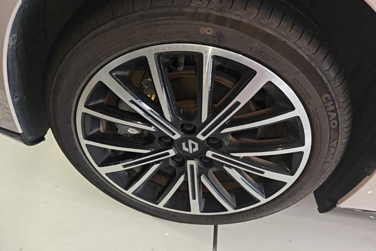 Used Leapmotor B01 2025 550 LiDAR Edition Left Front Wheel Hub