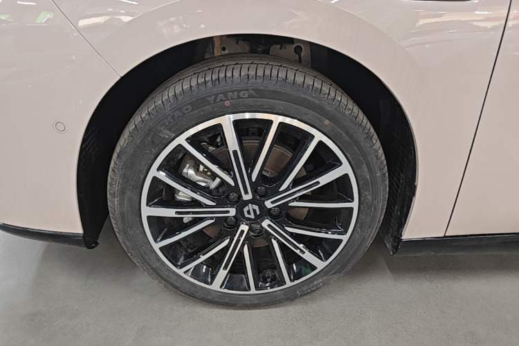Used Leapmotor B01 2025 650 Enjoyment Edition Left Front Wheel Hub