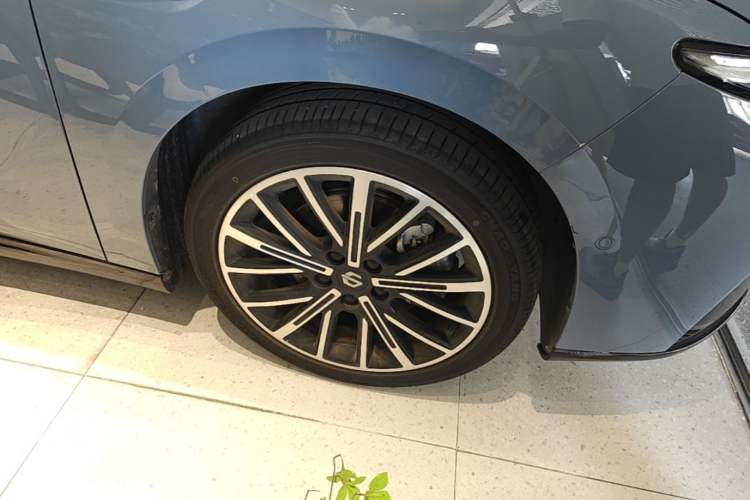 Used Leapmotor B01 2025 550 LiDAR Edition Right Front Wheel Hub