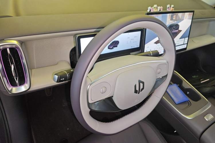 Used Leapmotor B01 2025 650 Enjoyment Edition Center Console