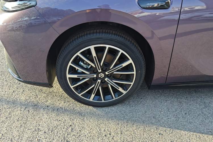Used Leapmotor B01 2025 550 Comfort Edition Left Front Wheel Hub