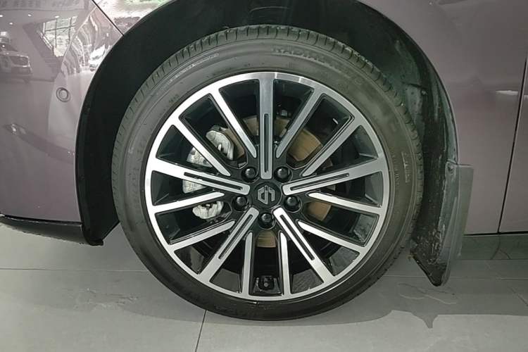 Used Leapmotor B01 2025 550 LiDAR Edition Left Front Wheel Hub
