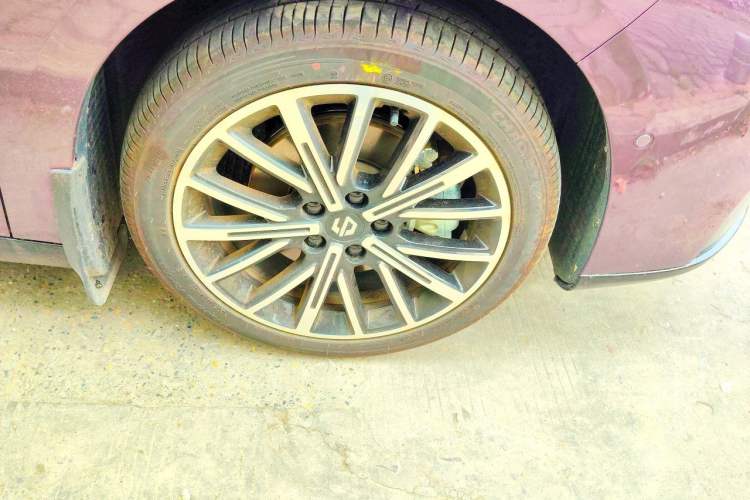 Used Leapmotor B01 2025 650 LiDAR Edition Right Front Wheel Hub