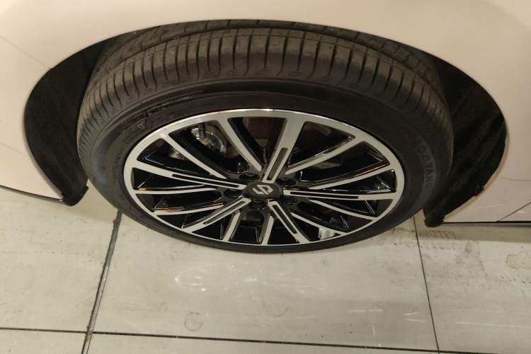 Used Leapmotor B01 2025 650 LiDAR Edition Left Front Wheel Hub