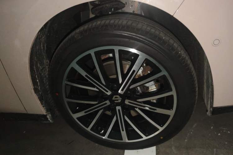 Used Leapmotor B01 2025 650 Enjoyment Edition Right Front Wheel Hub